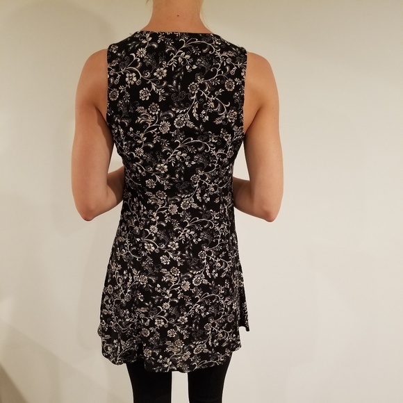 Black and White floral tunic - Picture 2 of 4